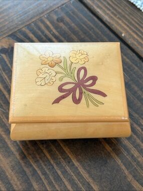 Splendid Cream Floral Keepsake Music Box with Yellow Blooms and Maroon Bow